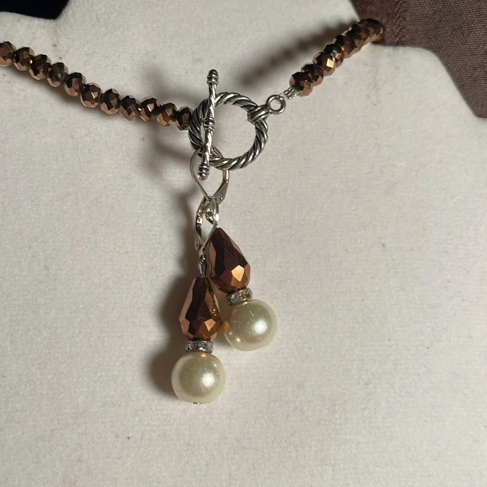 Elegant Brown Heart Pendant Necklace - Picture 3 of 3